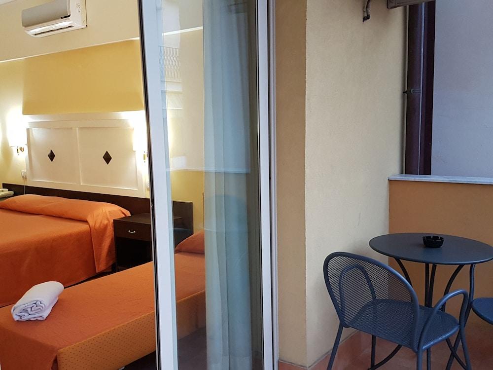 Hotel Orizzonte Letojanni Εξωτερικό φωτογραφία