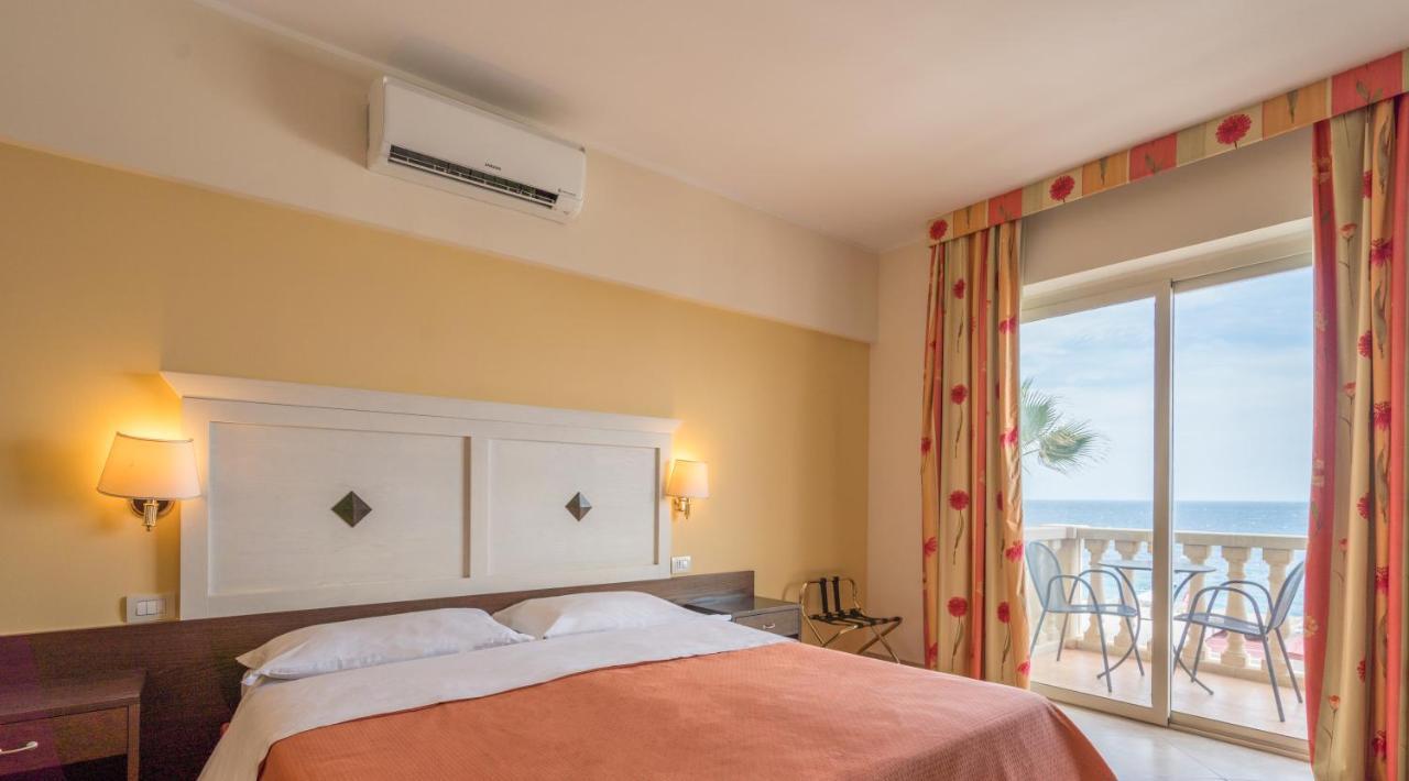 Hotel Orizzonte Letojanni Εξωτερικό φωτογραφία