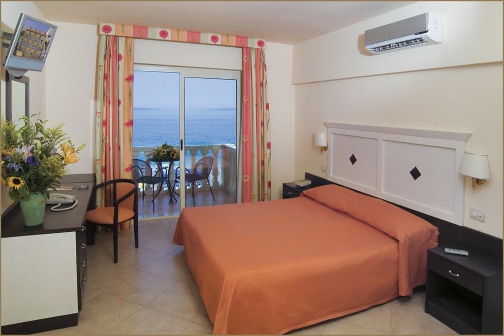 Hotel Orizzonte Letojanni Εξωτερικό φωτογραφία